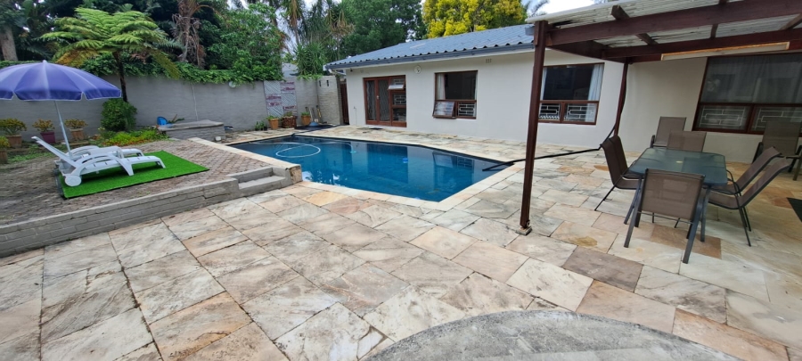 4 Bedroom Property for Sale in Glen Barrie Western Cape